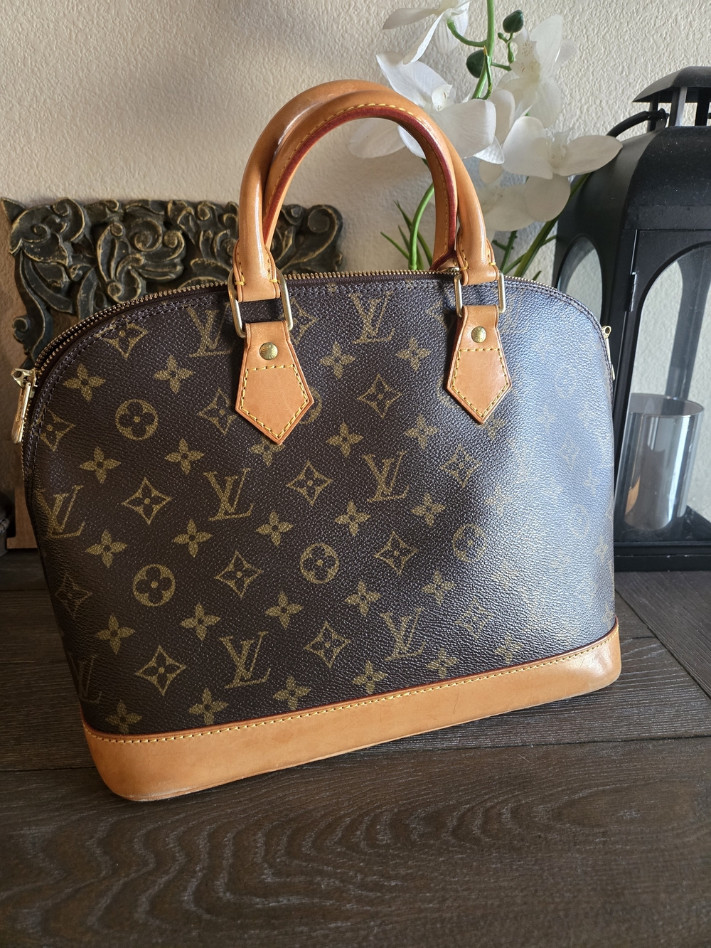 Authentic Louis Vuitton Monogram Alma Handbag in Brown/Tan - Picture 6 of 16